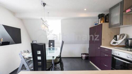 1. DG: offene Küche mit Essbereich - 8 Zimmer Mehrfamilienhaus, Wohnhaus in Münsingen / Buttenhausen