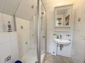 Bad mit Dusche - 