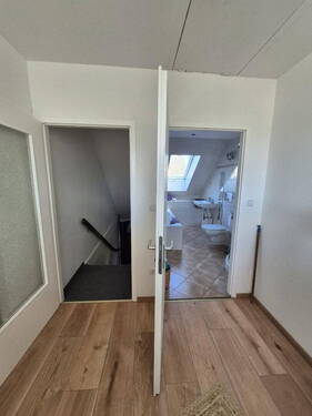 Treppe und 2.Badezimmer - 