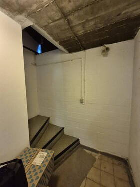 Treppe zum Kellergeschoss - 