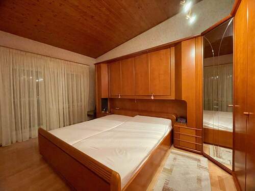 Schlafzimmer 1 mit Balkon - 