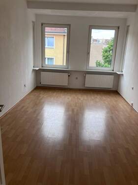 Zimmer 1 - 2 Zimmer Etagenwohnung in Nürnberg