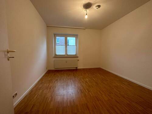 Zimmer 1 - 3 Zimmer Etagenwohnung in Pinneberg