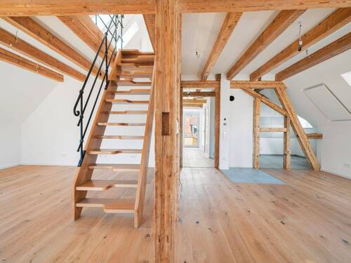 Treppe zum Schlafzimmer - 