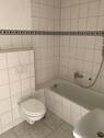 Bad mit Wanne. - Etagenwohnung mit 40,00 m&sup2; in Magdeburg zur Miete