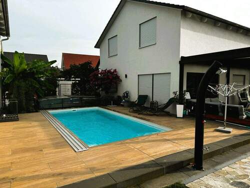 Bild 1 - Elegantes Einfamilienhaus mit Pool in ruhiger Lage am Ortsrand von Kürzell.