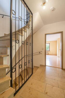 Treppenhaus EG --> OG - 