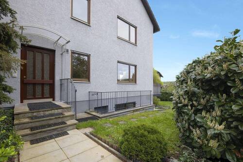 Hauseingang - 7 Zimmer Doppelhaushälfte in Kleinrinderfeld