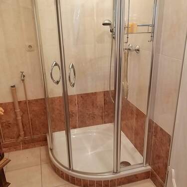 Badezimmer mit Dusche.jpg - *** möblierte 3 Zimmer, Küche, Badwohnung direkt in Gudensberg zu vermieten***