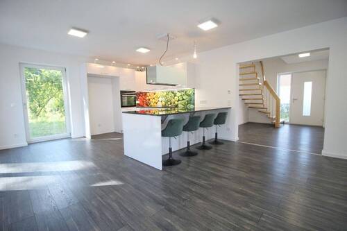 Küche mit Eingangsbereich - KFW 55 EE Smart-Home Neubau - 649.900,00 EUR Kaufpreis, ca.  156,00 m² Wohnfläche