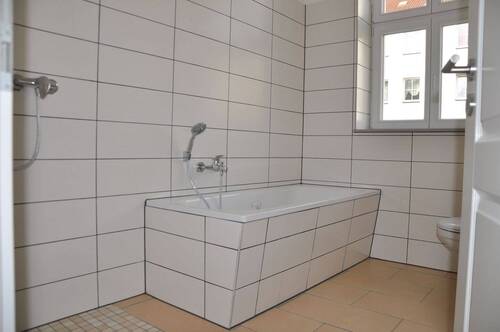 Bad mit Wanne/ Dusche - 