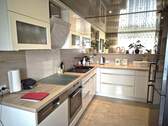 offener Küchenbereich mit Blick ins Wohnzimmer.jpg - 4 Zimmer Etagenwohnung in Lohfelden