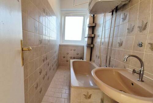 Wannenbad mit Fenster - 