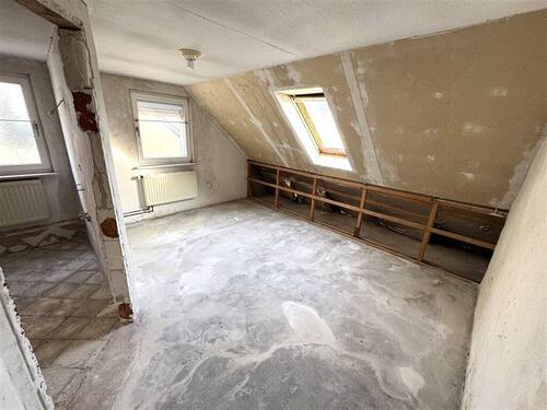 Zimmer im DG mit Zugang ins Bad - 