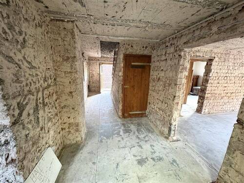 Erdgeschoss, Blick zum Hintereingang - 7 Zimmer Einfamilienhaus zum Kaufen in Obernzenn