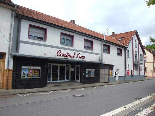 Vorderseite,Kino - * UNIKAT: Gewerbe- und Wohnimmobilie ... Kino, Verkaufs- oder Lagerstätte und zwei Wohnungen ... *