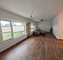 Exklusive, neuwertige Erdgeschoss Wohnung mit 2 Terrassen und 2 Stellplätzen, provisionsfrei - Pleinfeld