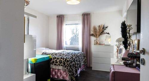 Schlafzimmer mit Balkonzugang - 