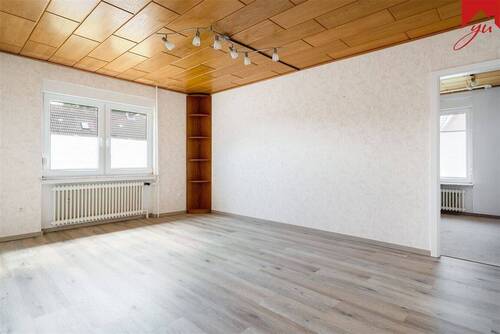 Wohnzimmer und Durchgang zum Büro - 