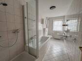 Tageslichtbad mit Dusche - 