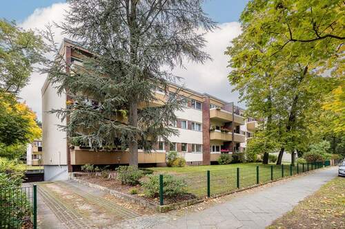 Ansicht Gebäude vorn - 3 Zimmer Etagenwohnung zum Kaufen in Berlin-Lankwitz