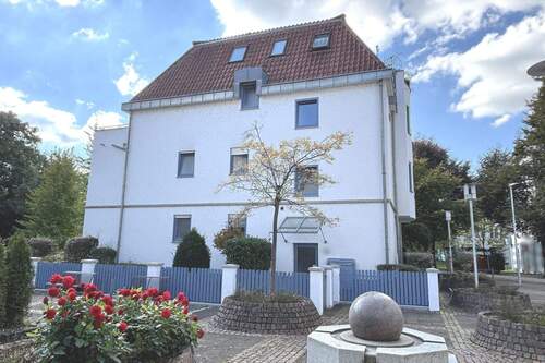 Ansicht Hauseingang - 4 Zimmer Etagenwohnung zum Kaufen in Schorndorf