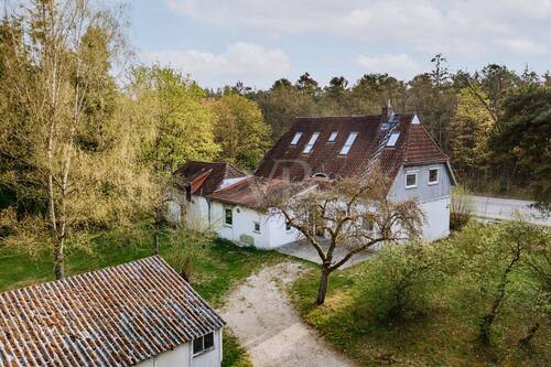 Einfamilienhaus mit vielseitig nutzbaren Nebengebäuden - 