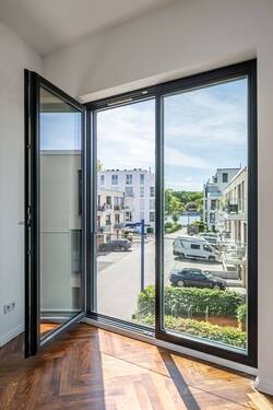 Spreeblick aus dem Wohnbereich - 4 Zimmer Etagenwohnung in Berlin