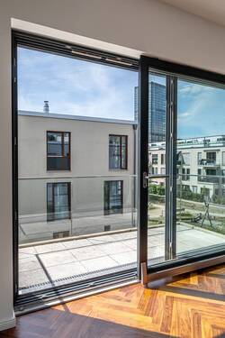 Zugang zum Balkon mit Südwestausrichtung - Etagenwohnung mit 93,00 m² in Berlin zum Kaufen