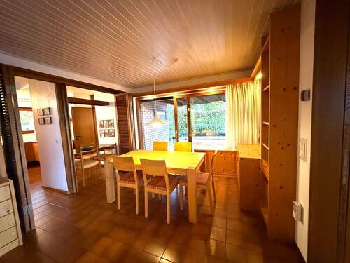 Essbereich mit Zugang zur Ostterrasse - 