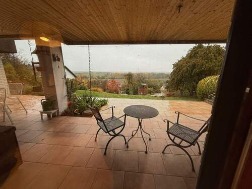 Terrasse mit 60 qm Fläche - 