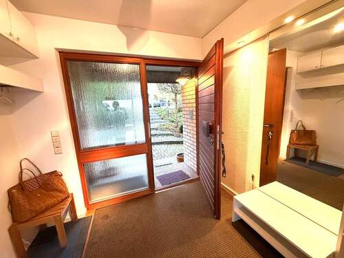 Großzügigkeit bereits im Entré - 1 Zimmer Einfamilienhaus zum Kaufen in Donauwörth