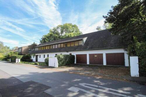 Straßenfront Altbestand - Grundstück in Düsseldorf zum Kaufen