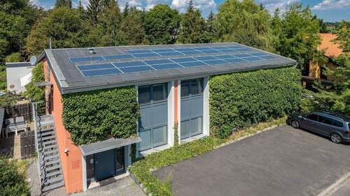 5 Parkplätze vor dem Gebäude - Halle in Taunusstein