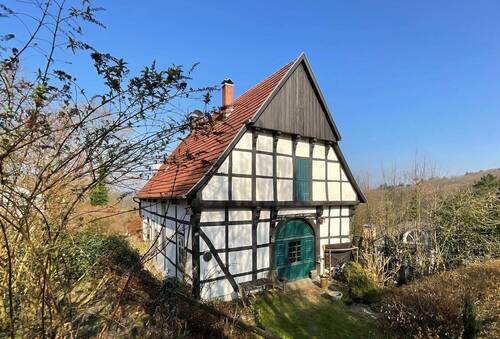 Ansicht Straßenseite - Uriges Fachwerkhaus mit Potential und ein großes Grundstück zur weiteren Bebauung mitten in Tecklenburg