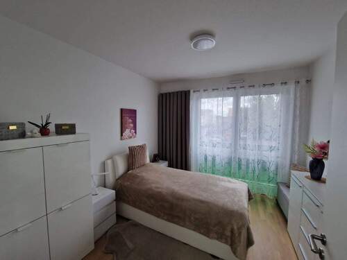 Schlafzimmer II/Büro - 