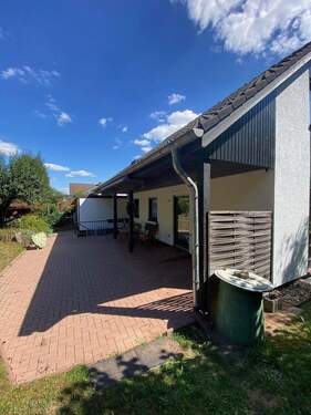 Rückseite mit Terrasse - 