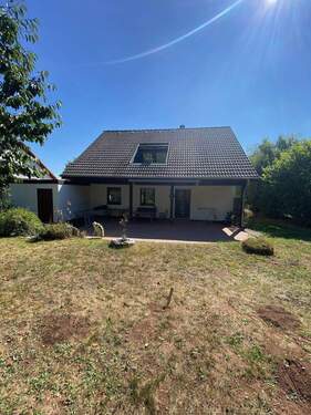 Rückseite mit Terrasse - 