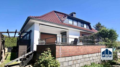 Traufseite mit Terrasse und Gaube - 5 Zimmer Einfamilienhaus zum Kaufen in Hagenow