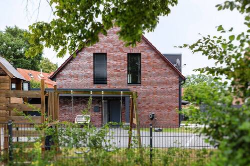 Hausansicht - 6 Zimmer Einfamilienhaus in Garbsen