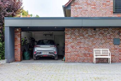 Garage - Einfamilienhaus mit 180,00 m² in Garbsen zum Kaufen