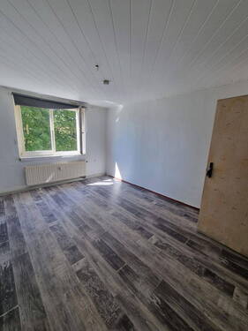 Schlafzimmer - 3 Zimmer Etagenwohnung zum Kaufen in Hohenmölsen