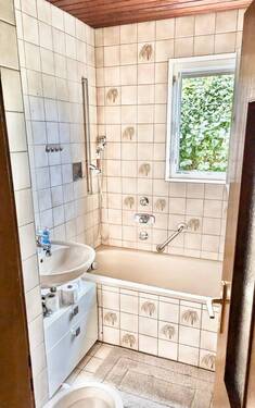 Wannenbad im EG - 