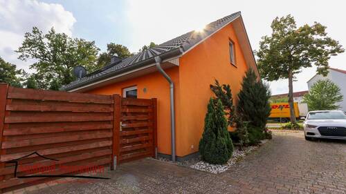 Hausansicht & Auffahrt - Einfamilienhaus mit 175,00 m² in Tribsees zum Kaufen