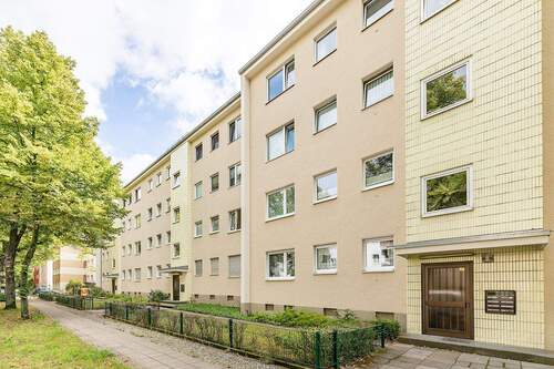Hausansicht - 3 Zimmer Etagenwohnung zum Kaufen in Berlin-Lankwitz