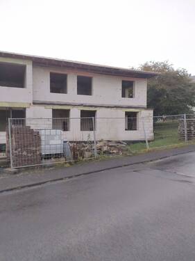 Außenansicht - Mehrfamilienhaus, Wohnhaus zum Kaufen in Bad Endbach