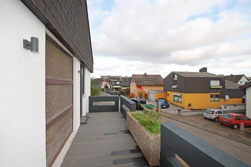 Balkon - 6 Zimmer Mehrfamilienhaus, Wohnhaus in Hassloch