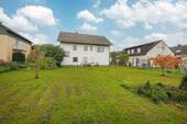 Rückansicht und Garten - 
