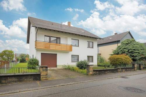 Vorderansicht - Freistehendes Wohnhaus für Gartenliebhaber