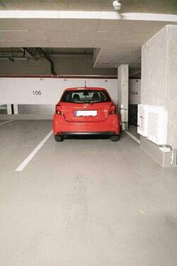 Tiefgaragenstellplatz - 